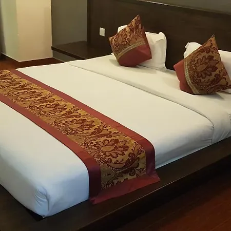 Capital O 89938 Herald Hotel-3